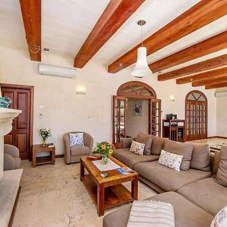 سان لاورينْتْسْ The Almonds Luxury Villa المظهر الخارجي الصورة
